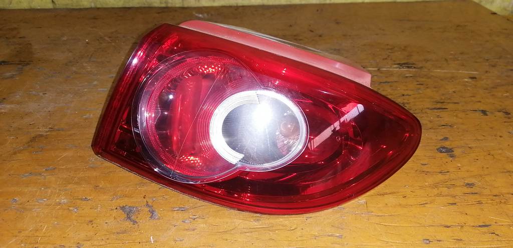 стоп-сигнал Mazda Demio