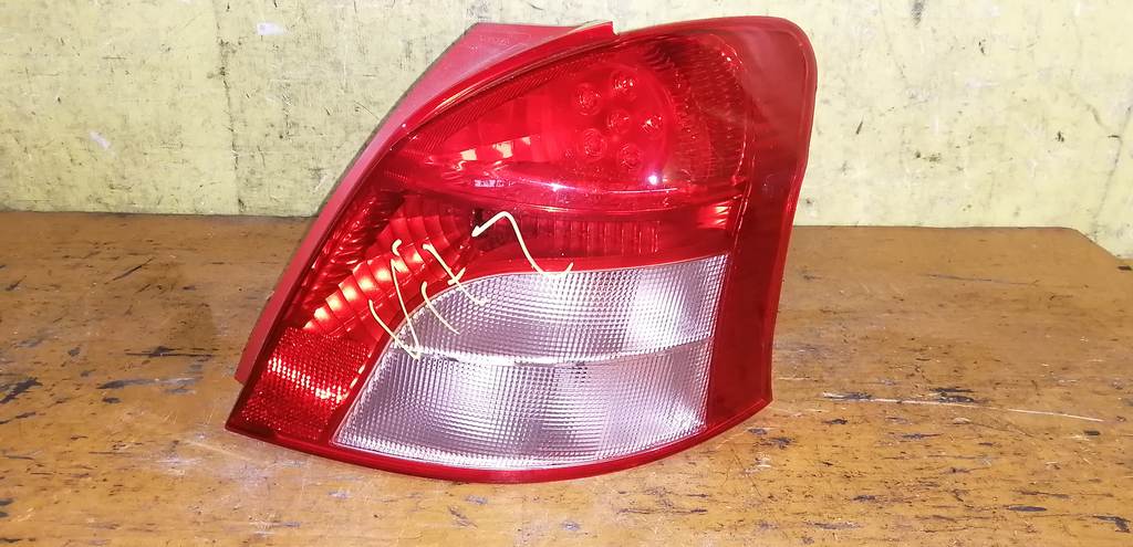 стоп-сигнал Toyota Vitz