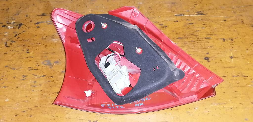 стоп-сигнал Toyota Vitz