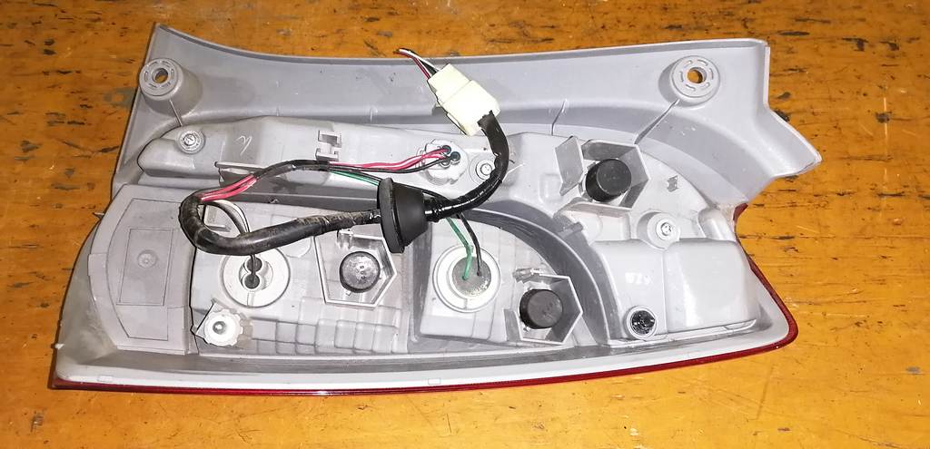 стоп-сигнал Toyota Passo