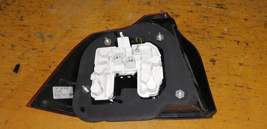 стоп-сигнал Volvo S40