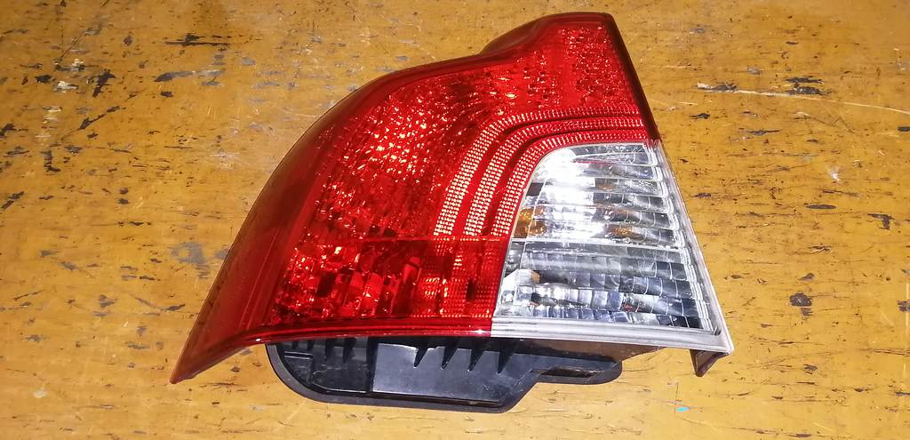 стоп-сигнал Volvo S40