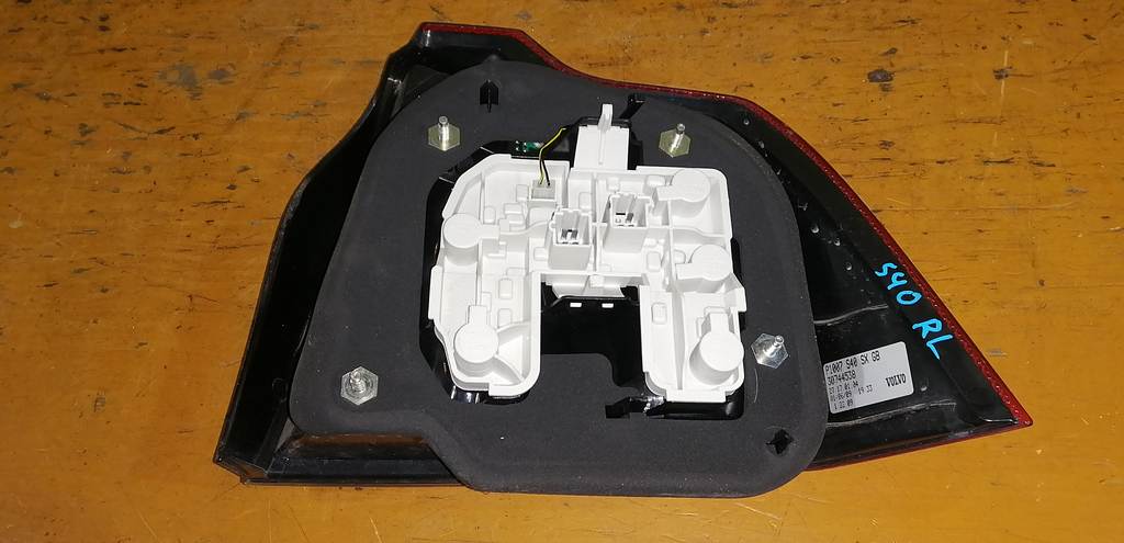 стоп-сигнал Volvo S40