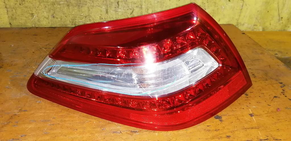 стоп-сигнал Nissan Teana