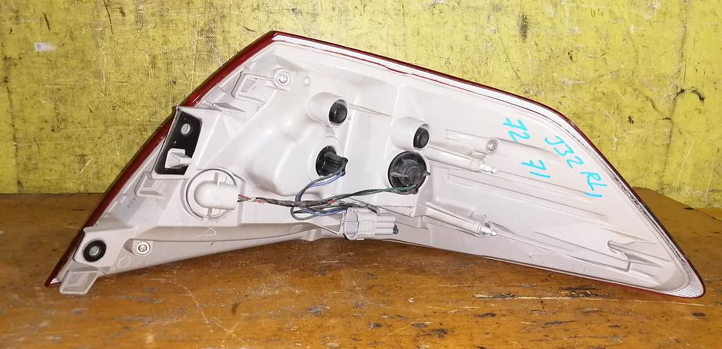 стоп-сигнал Nissan Teana