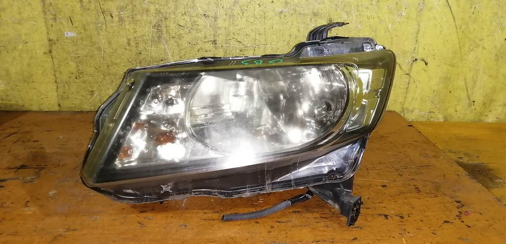 фара Honda Freed Spike