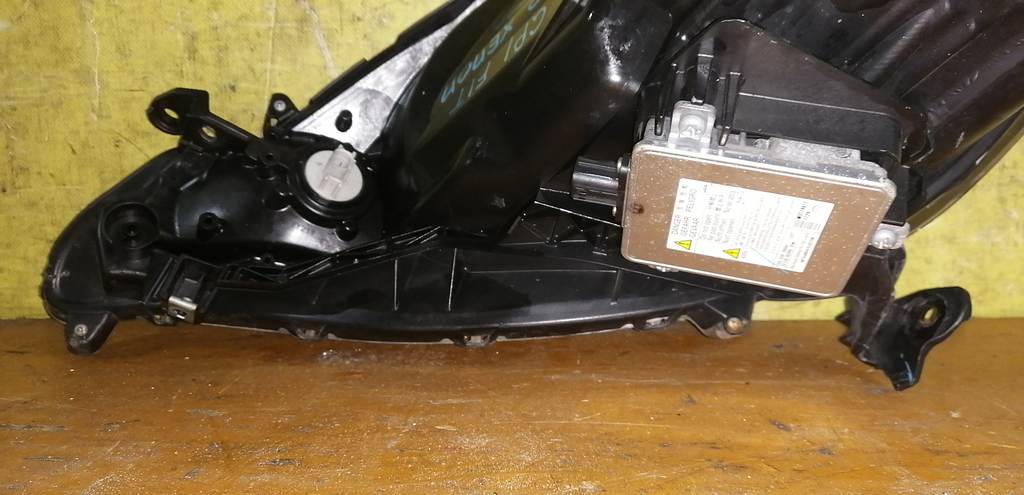 фара Honda Fit