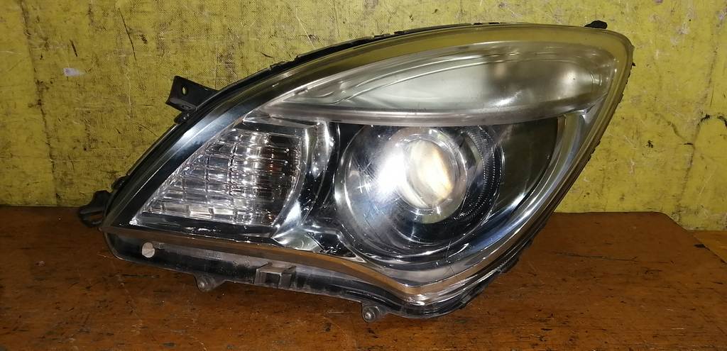 фара Suzuki Solio