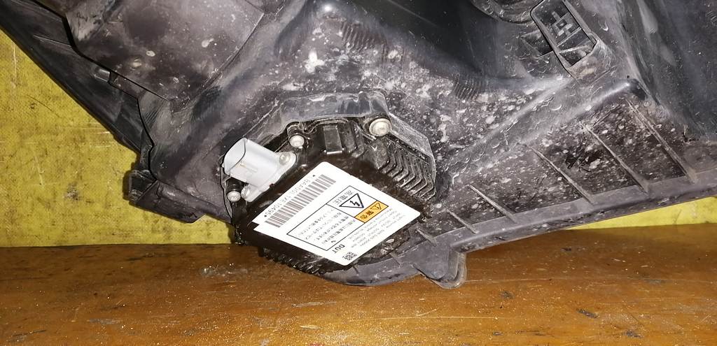 фара Suzuki Solio