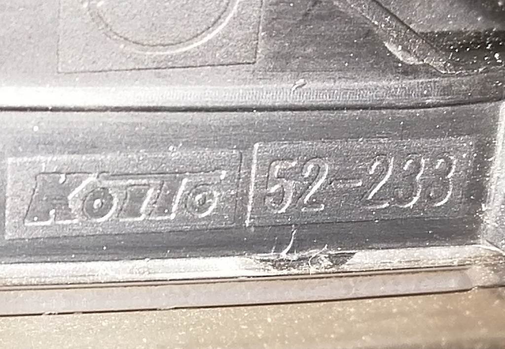 фара Toyota Vitz