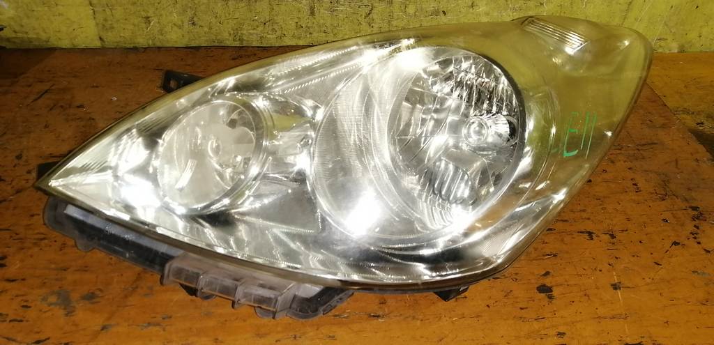 фара Nissan Note