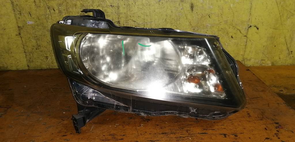 фара Honda Freed Spike