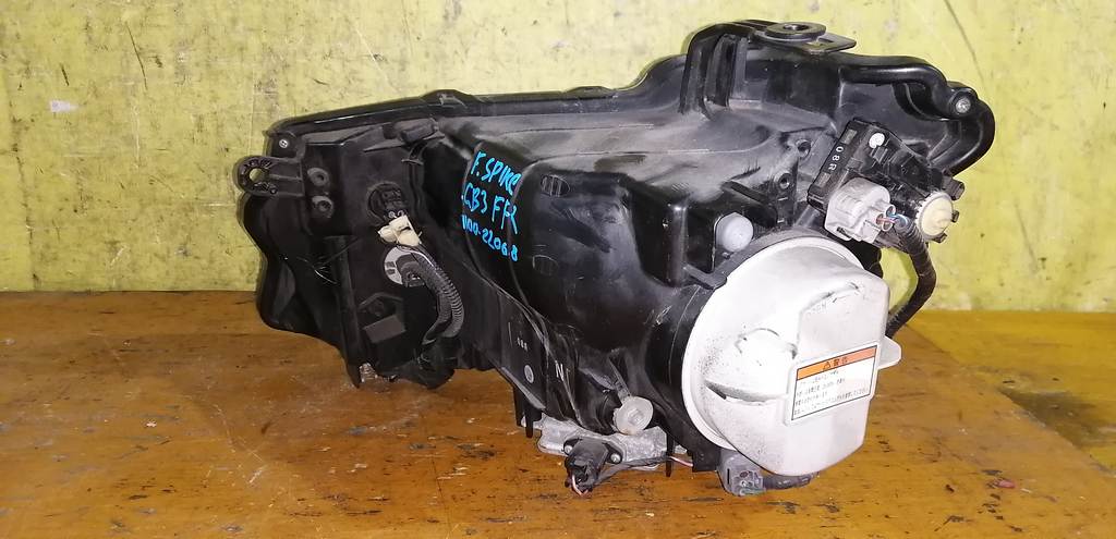 фара Honda Freed Spike