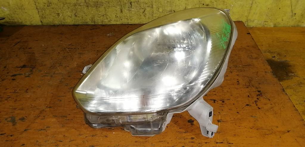 фара Toyota Passo