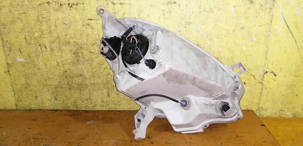 фара Toyota Passo