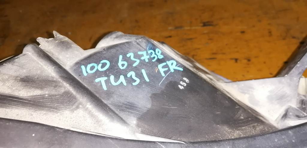 фара Nissan Presage