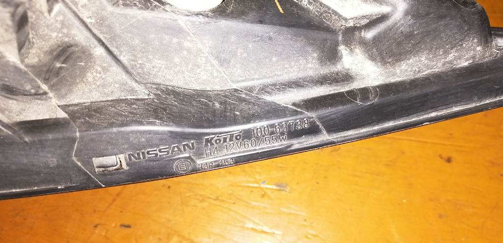 фара Nissan Presage