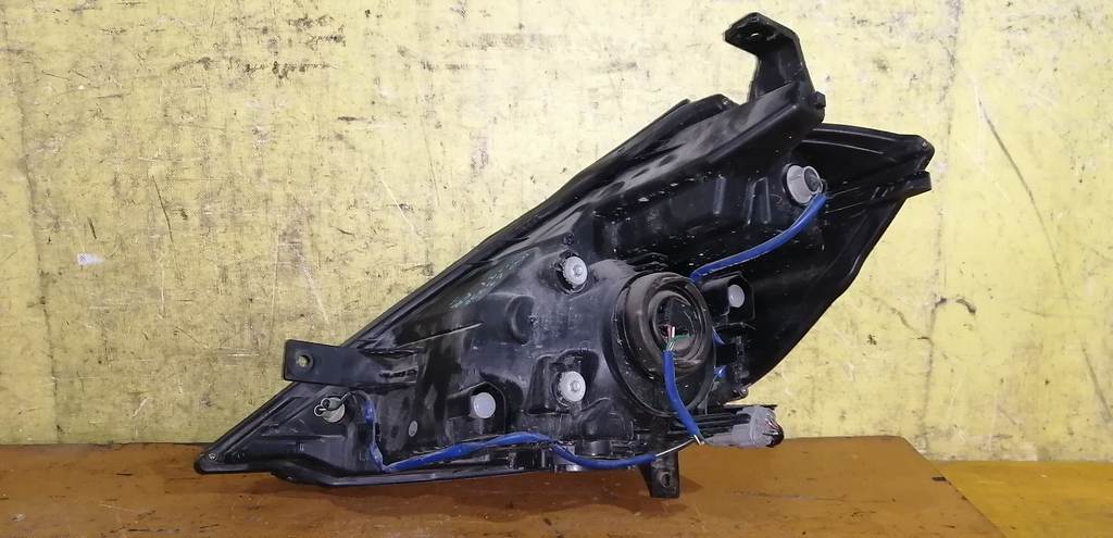 фара Nissan Presage