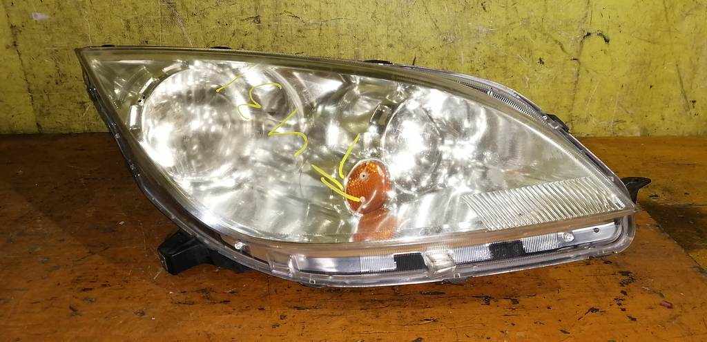 фара Mitsubishi Colt