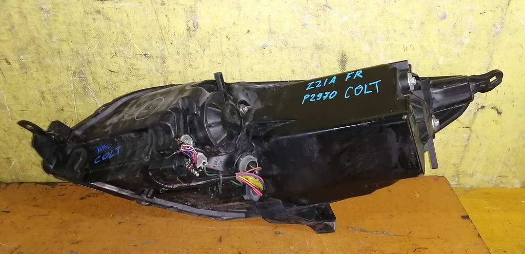 фара Mitsubishi Colt