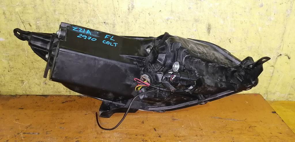 фара Mitsubishi Colt