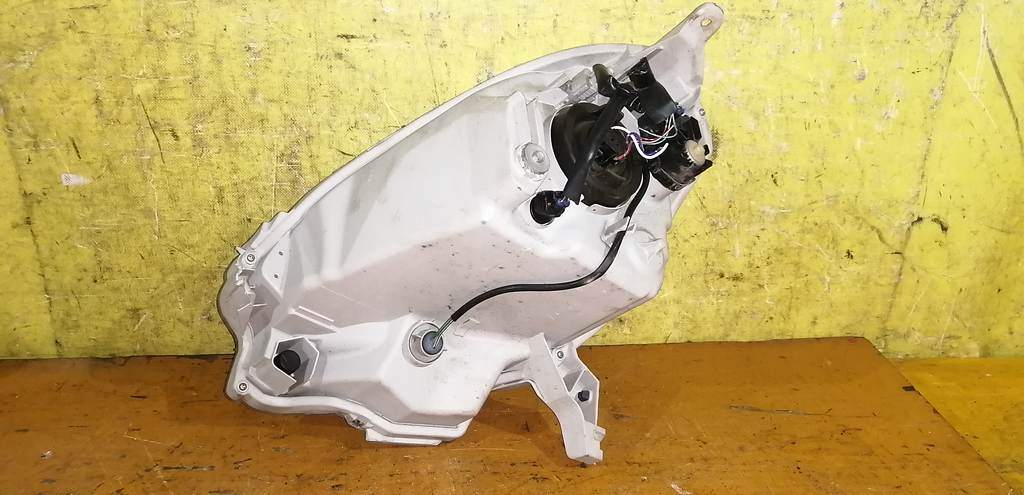 фара Toyota Passo