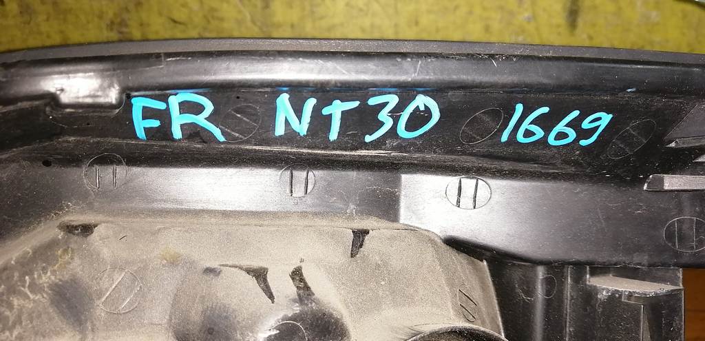 фара Nissan X-Trail