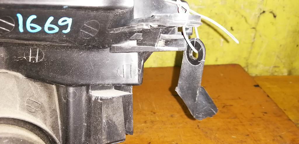 фара Nissan X-Trail