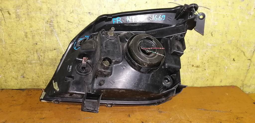 фара Nissan X-Trail