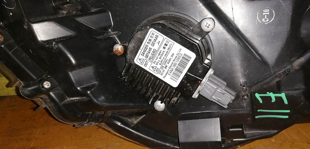 фара Nissan Note