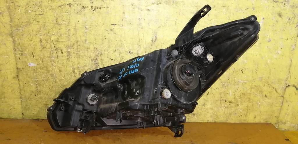 фара Honda Freed