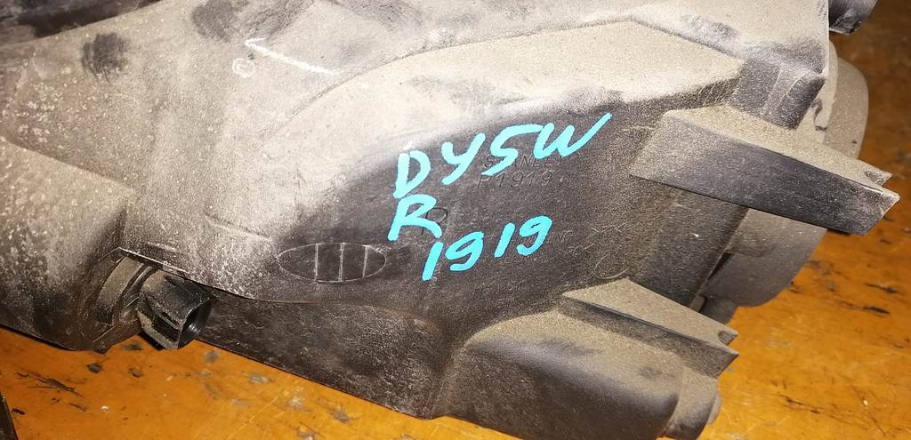 фара Mazda Demio