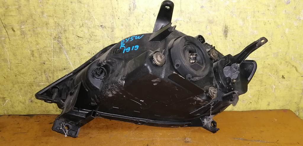 фара Mazda Demio