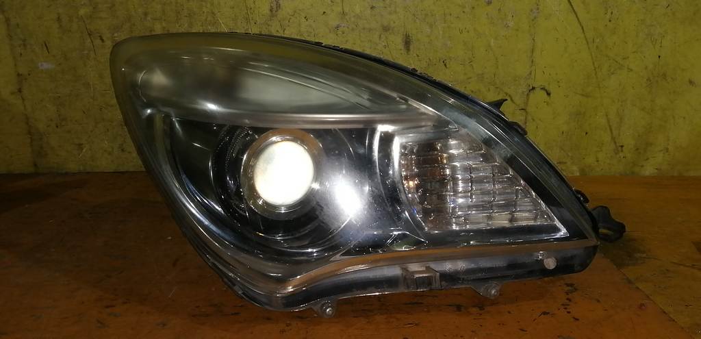 фара Suzuki Solio