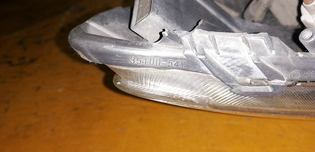 фара Suzuki Solio