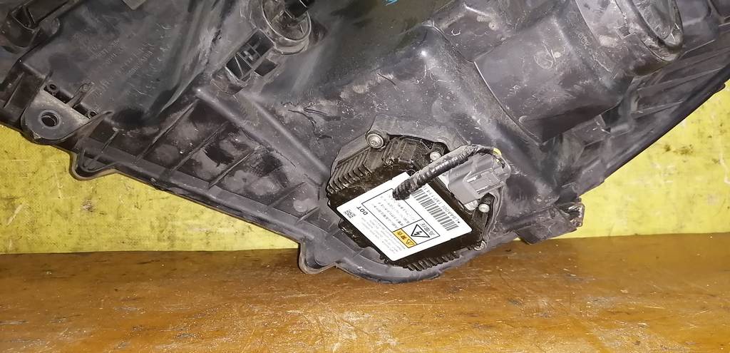 фара Suzuki Solio