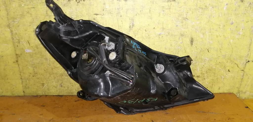 фара Toyota Vitz