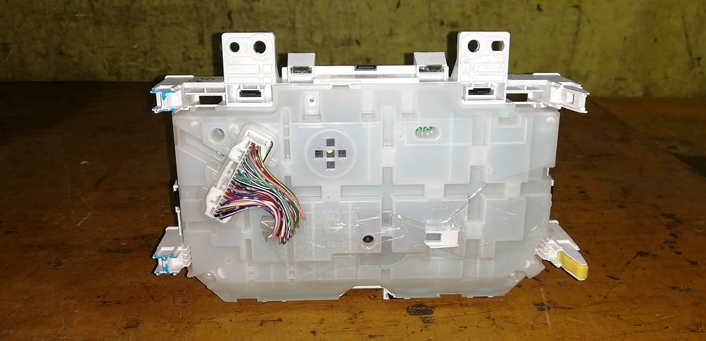 щиток приборов Toyota Passo