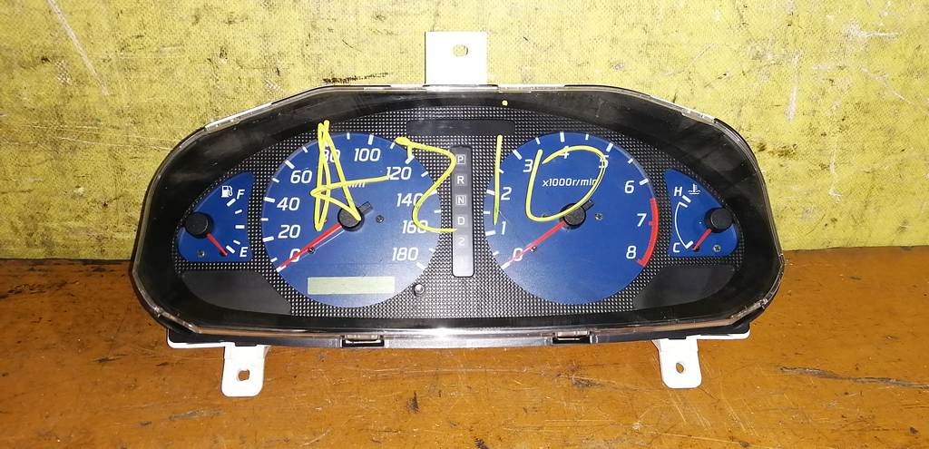 щиток приборов Nissan Cube