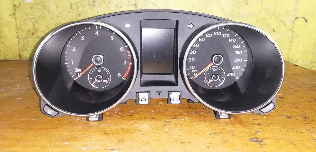 щиток приборов Volkswagen Golf