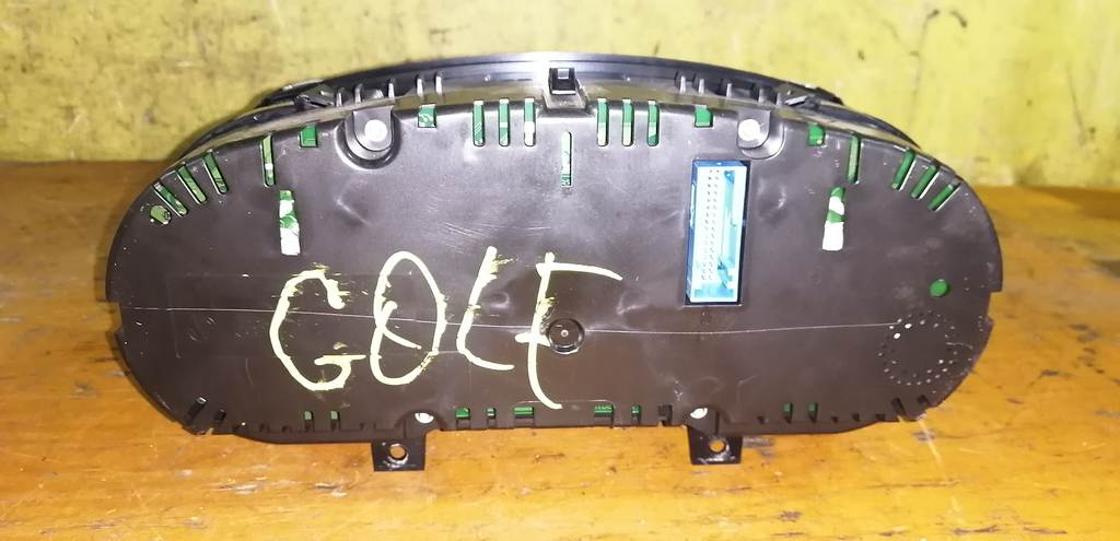 щиток приборов Volkswagen Golf