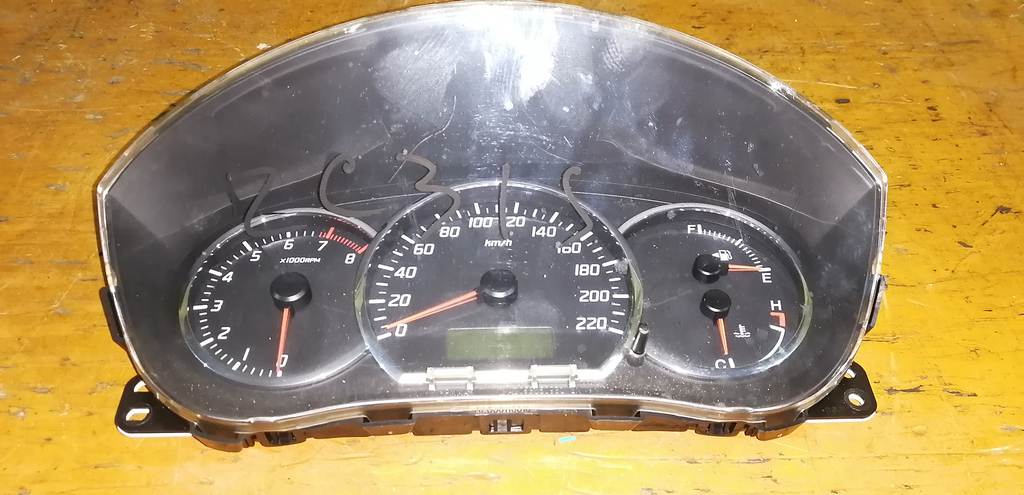 щиток приборов Suzuki Swift