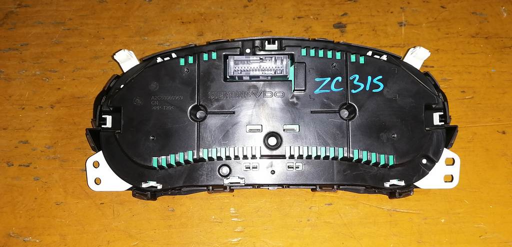 щиток приборов Suzuki Swift