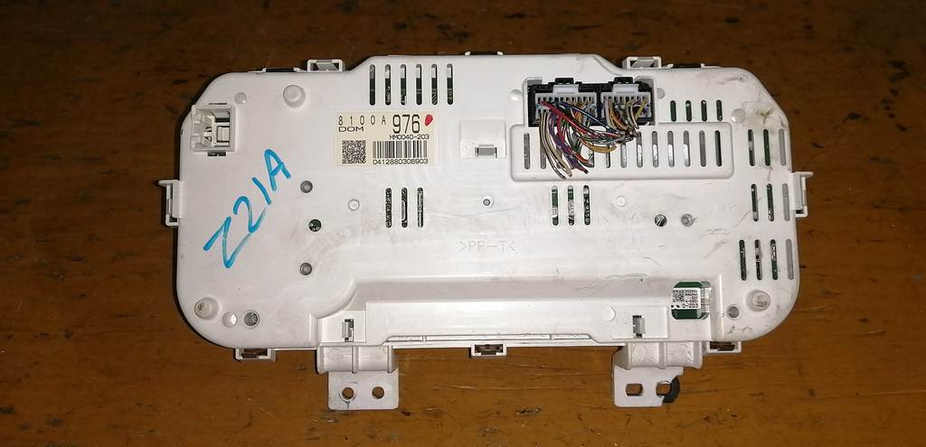 щиток приборов Mitsubishi Colt