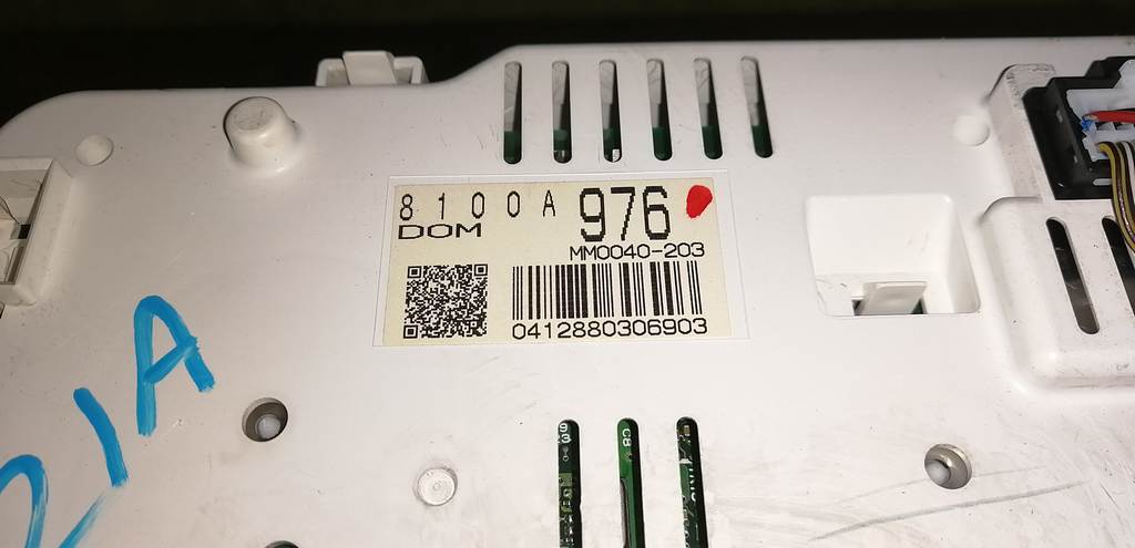 щиток приборов Mitsubishi Colt