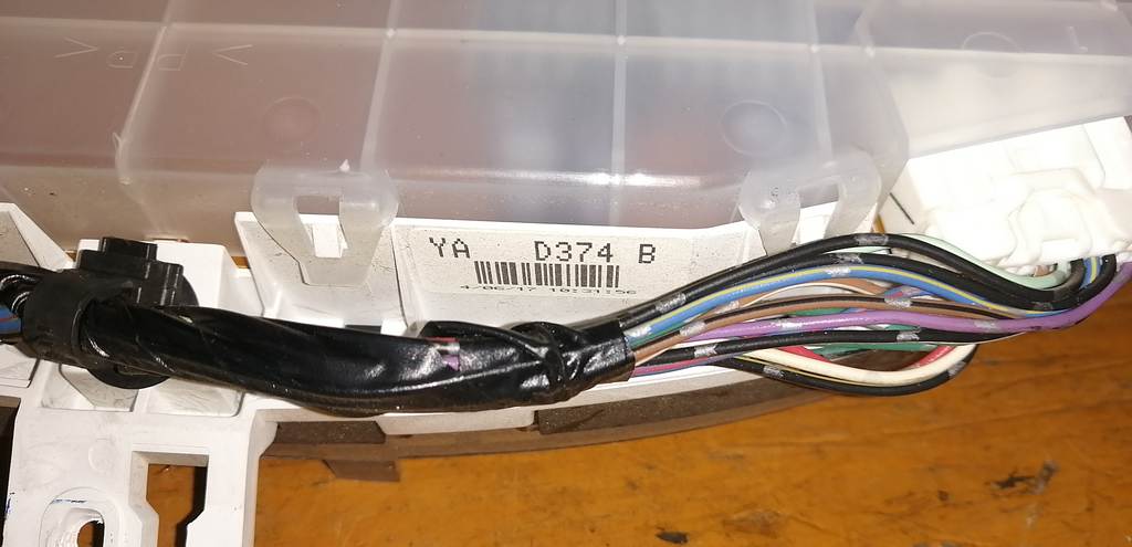 щиток приборов Mazda Demio