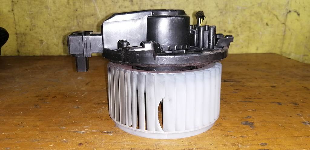 мотор печки Suzuki Solio