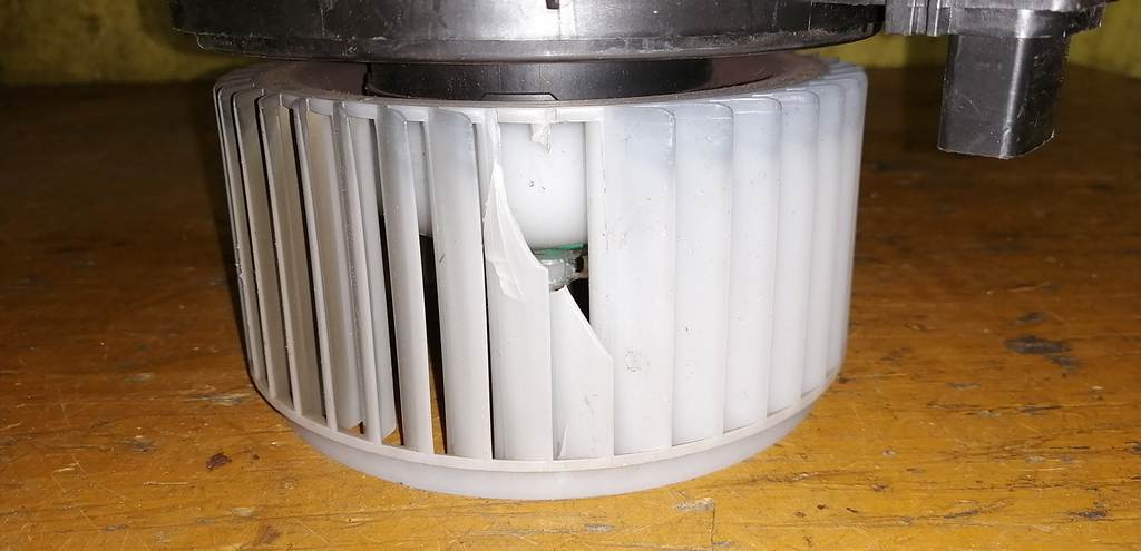 мотор печки Suzuki Solio