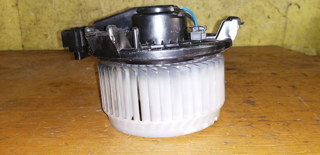 мотор печки Toyota Vitz