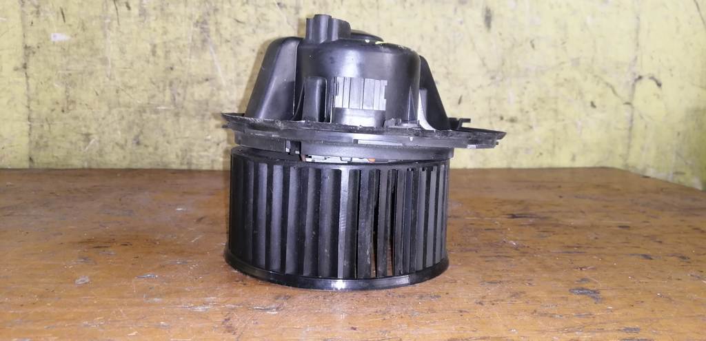 мотор печки Volkswagen Golf